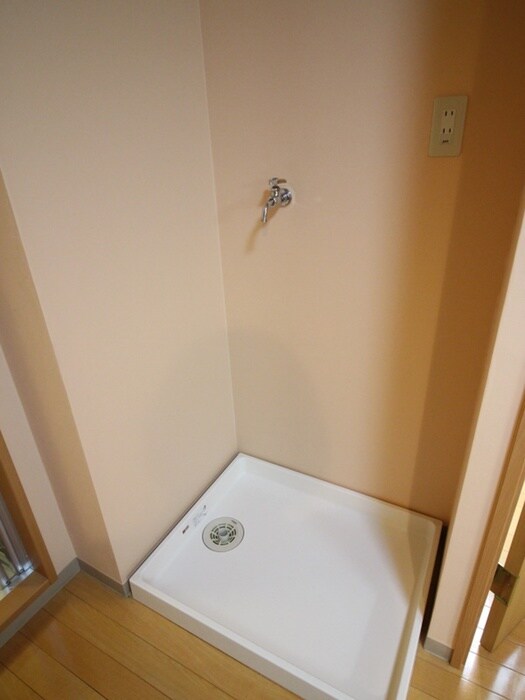 物件内観写真12　(洗濯機置場)