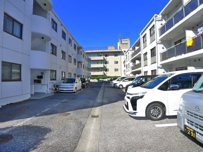 物件外観写真2　(駐車場)