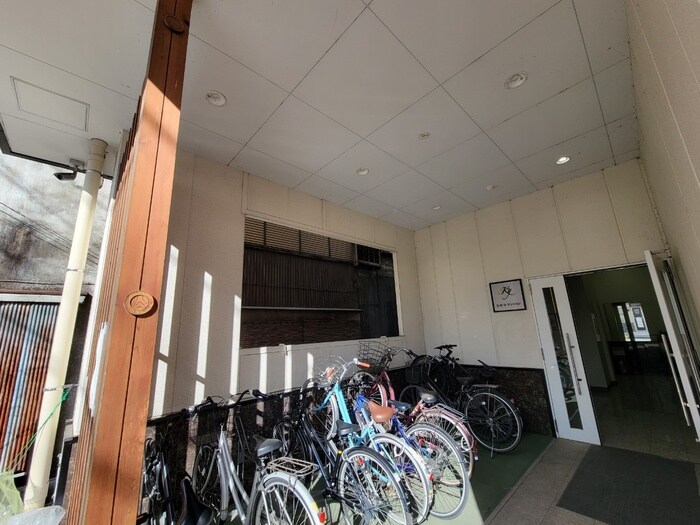 物件外観写真6　(駐輪場)
