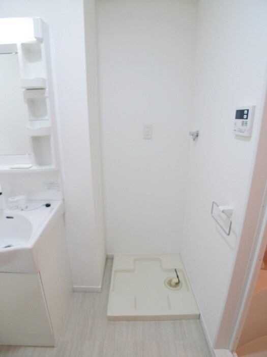 物件内観写真12　(洗濯機置場)