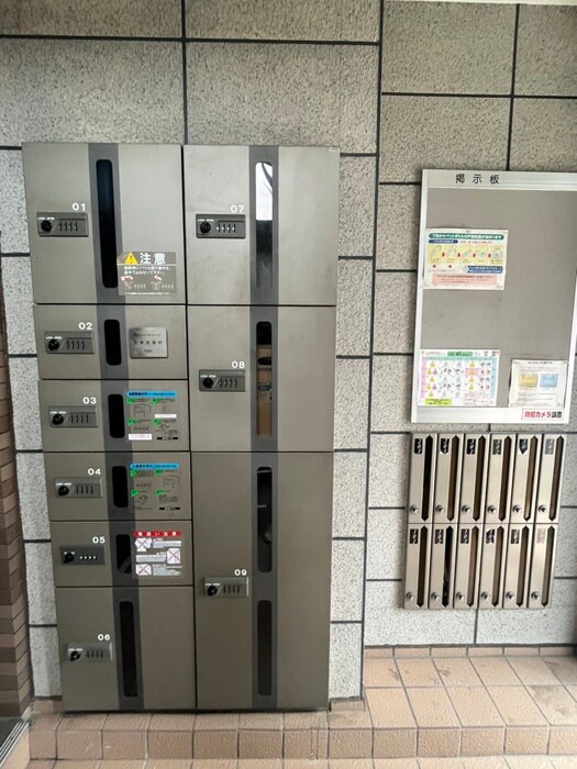 物件外観写真6　(エントランス部分)