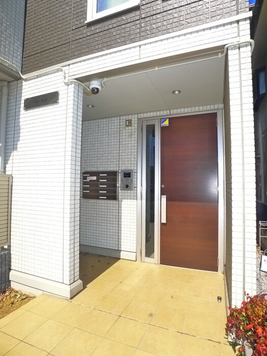 物件外観写真4　(エントランス部分)