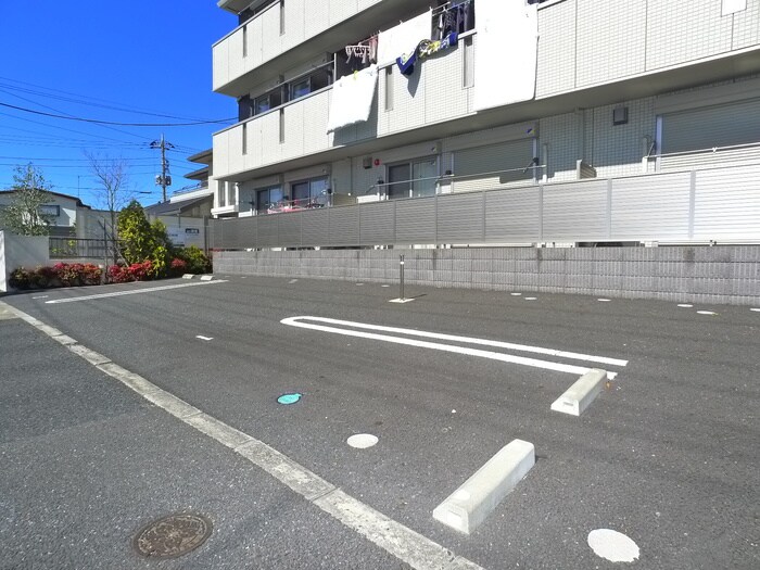 物件外観写真5　(駐車場)