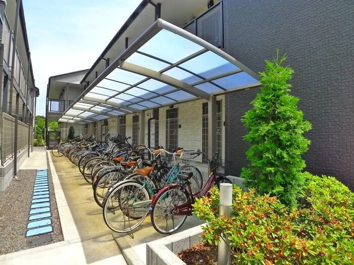 物件外観写真4　(駐輪場)