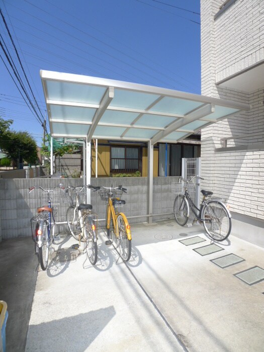 物件外観写真4　(駐輪場)