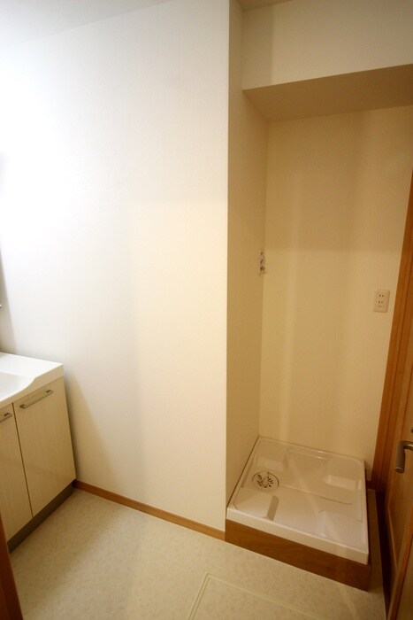 物件内観写真10　(洗濯機置場)