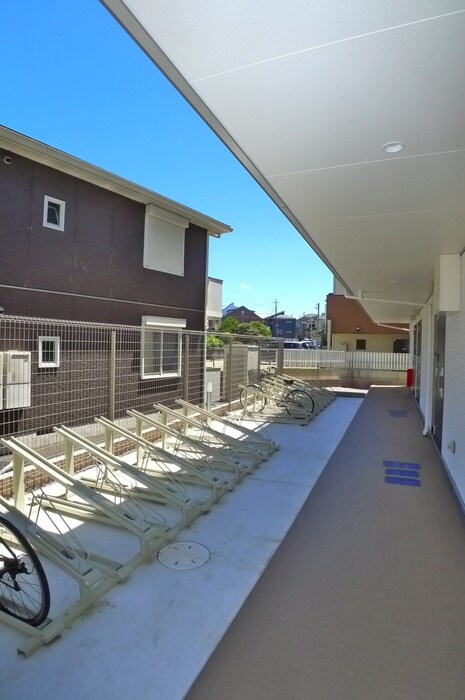 物件外観写真3　(駐輪場)