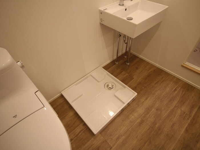 物件内観写真16　(洗濯機置場)