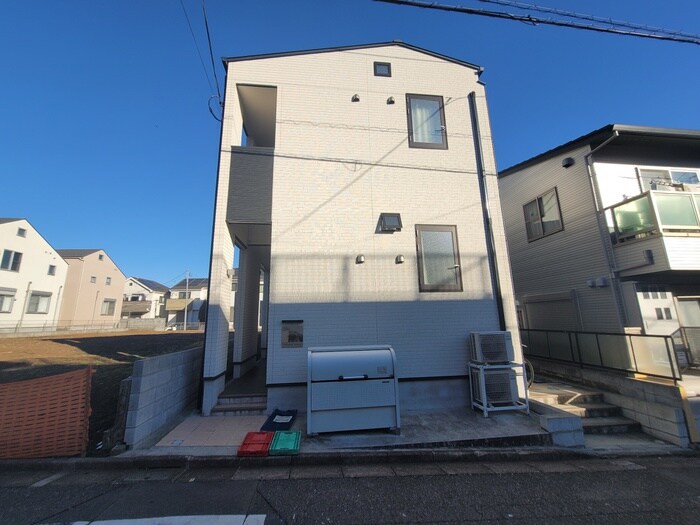 物件外観写真5　(エントランス部分)