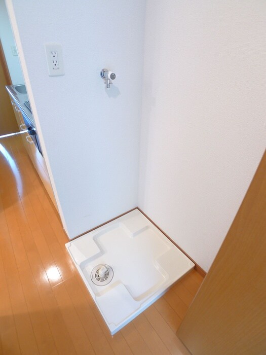 物件内観写真15　(洗濯機置場)