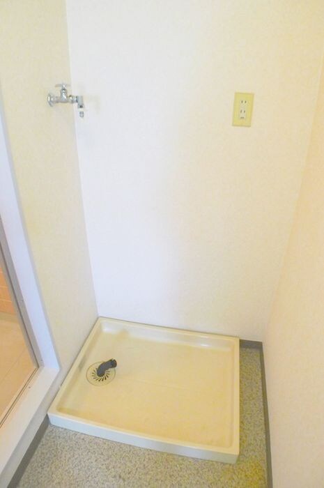 物件内観写真16　(洗濯機置場)