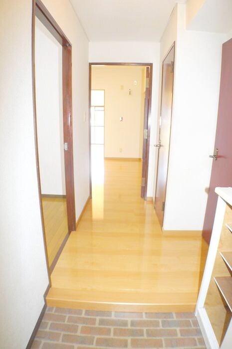 物件内観写真18　(廊下)