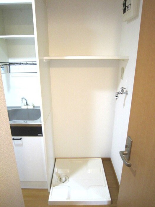 物件内観写真15　(洗濯機置場)