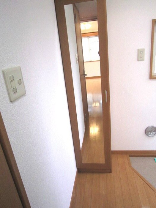 物件内観写真16　(玄関)