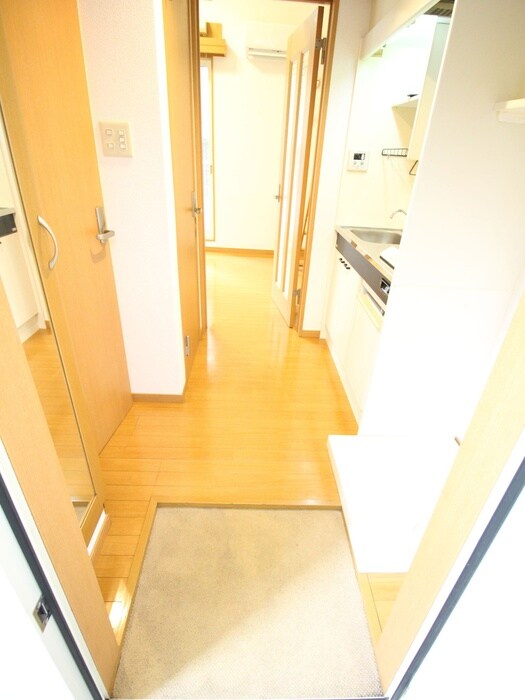 物件内観写真18　(玄関)