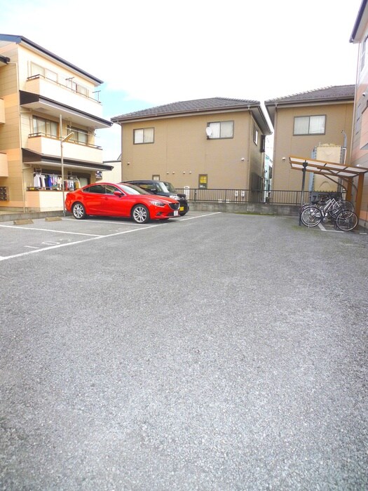 物件外観写真5　(駐車場)