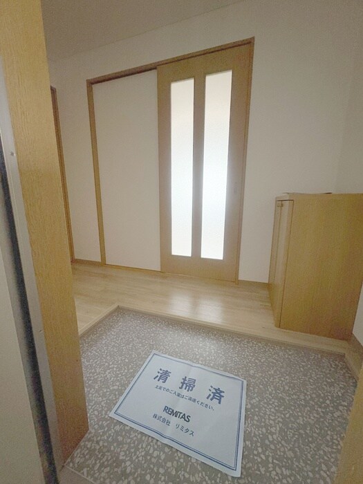 物件内観写真14　(玄関)