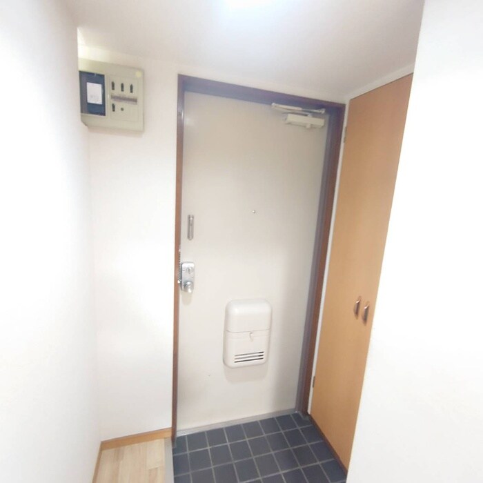 物件内観写真17　(玄関)