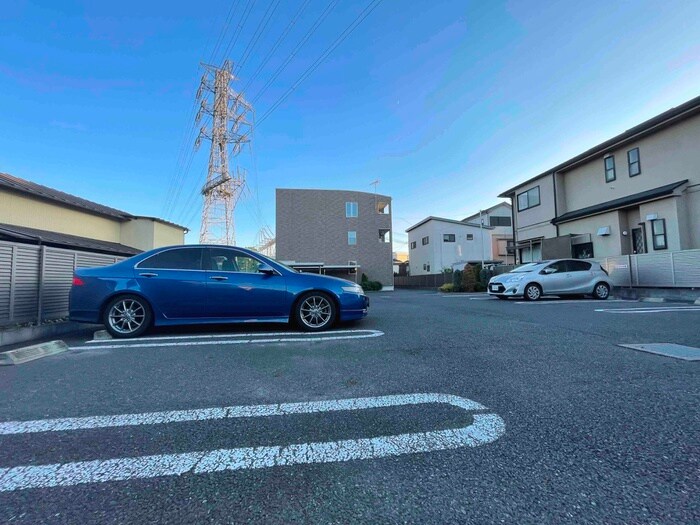 物件外観写真4　(駐車場)