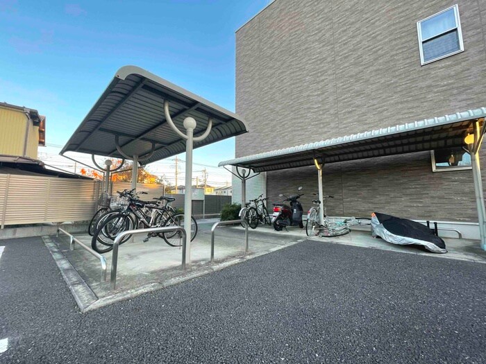 物件外観写真5　(駐輪場)