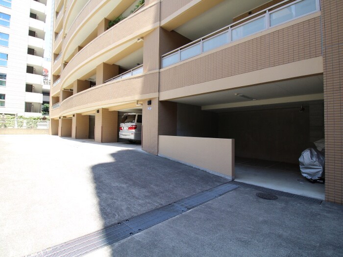 物件外観写真3　(駐車場)