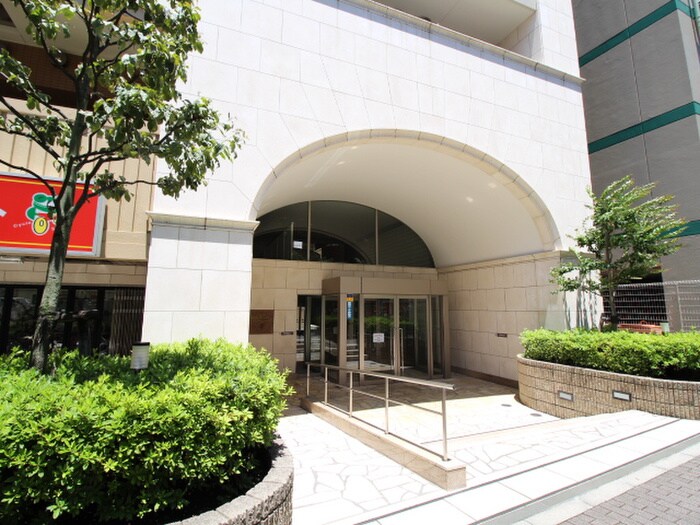 物件外観写真5　(エントランス部分)