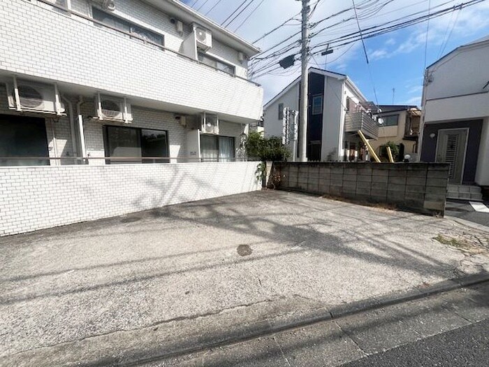 物件外観写真3　(駐車場)