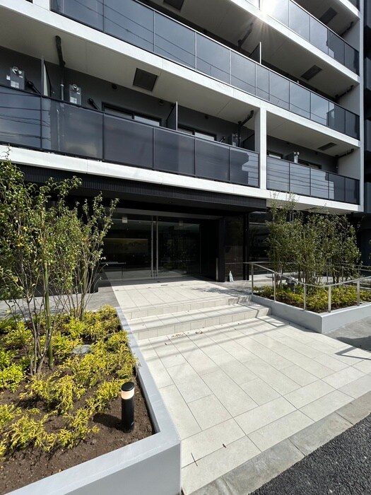 物件外観写真4　(エントランス部分)