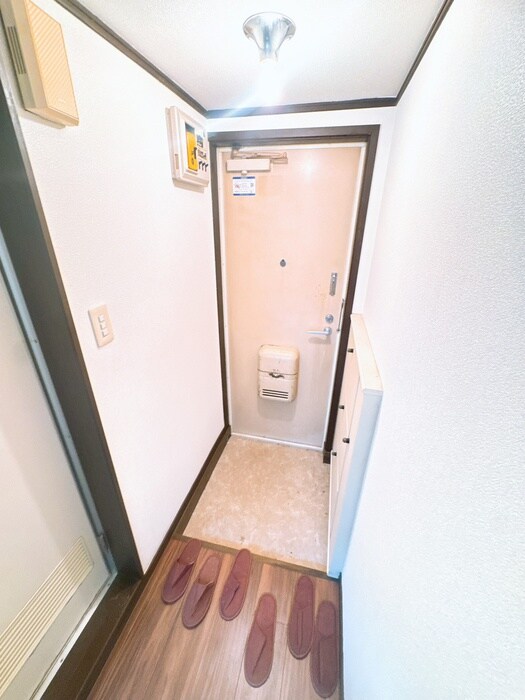 物件内観写真4　(玄関)