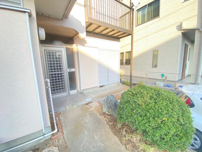 物件外観写真4　(エントランス部分)