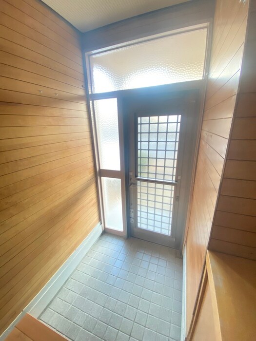 物件内観写真12　(玄関)