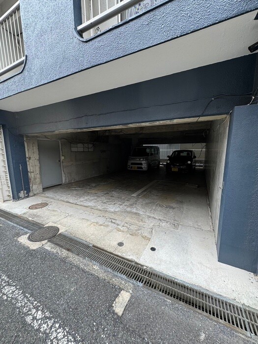 物件外観写真4　(駐車場)