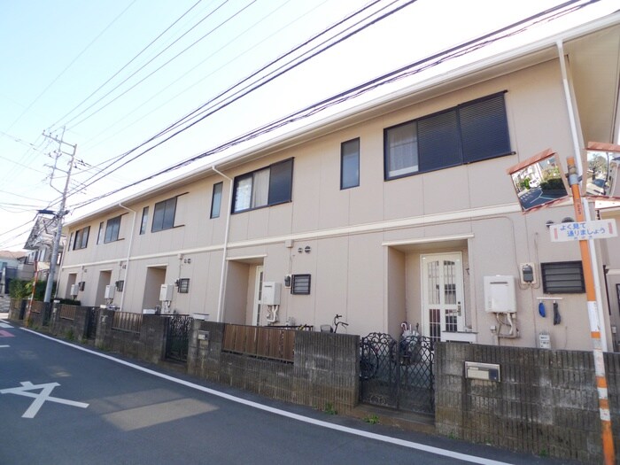 物件外観写真5　(エントランス部分)