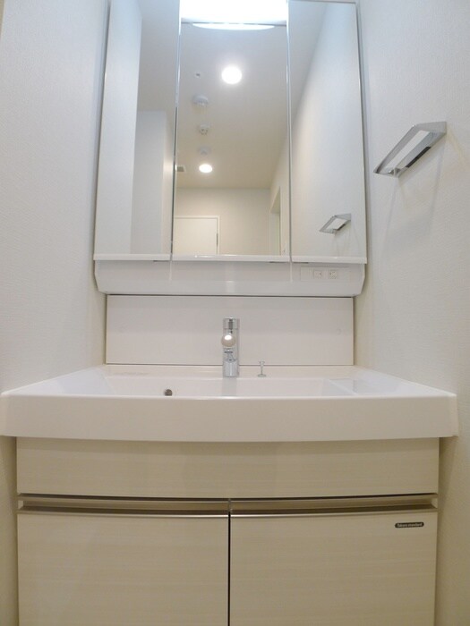 コンフォリア・リヴ千住の洗面