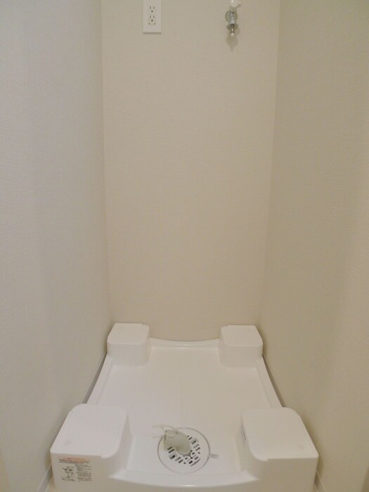 コンフォリア・リヴ千住の洗濯機置場