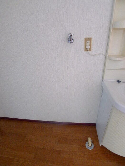 物件内観写真16　(洗濯機置場)