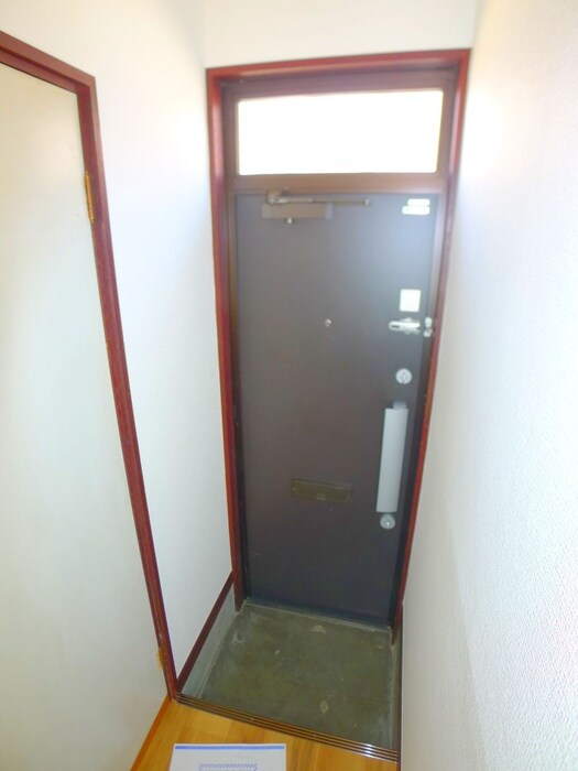 物件内観写真16　(玄関)
