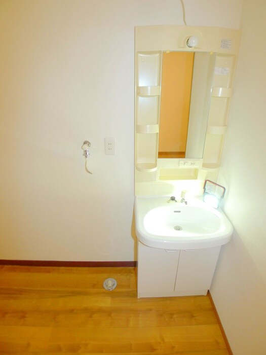 物件内観写真18　(洗濯機置場)