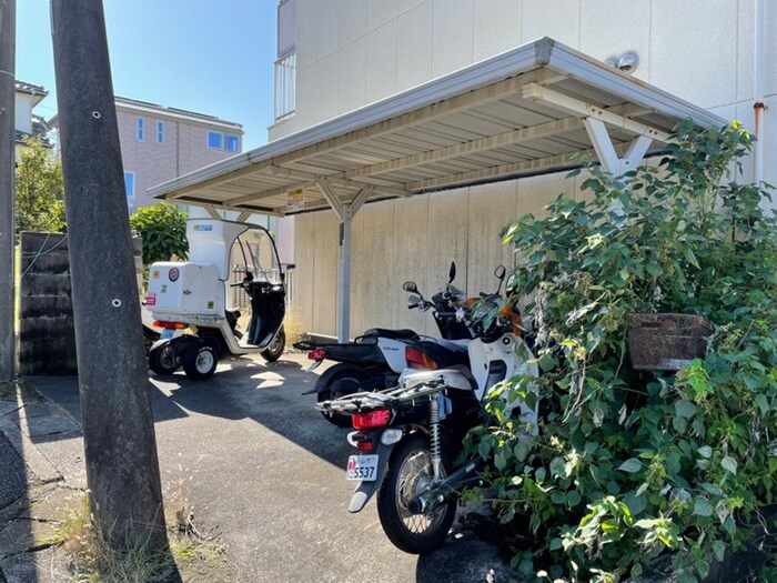 物件外観写真2　(駐輪場)