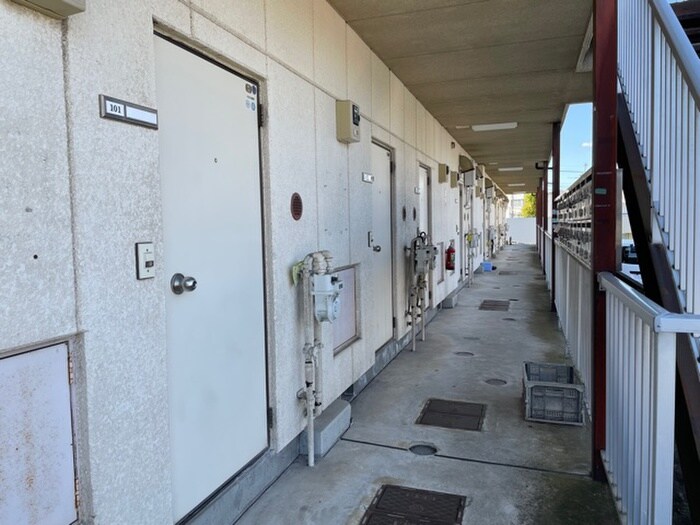 物件外観写真5　(エントランス部分)