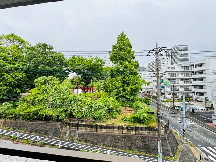 物件内観写真7　(室内からの展望)