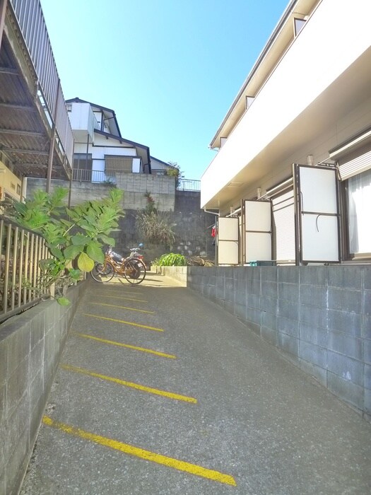 物件外観写真3　(駐輪場)