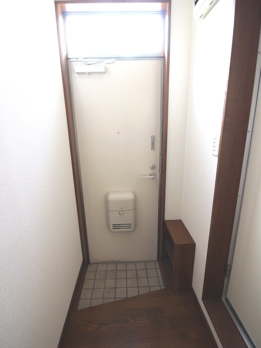 物件内観写真12　(玄関)