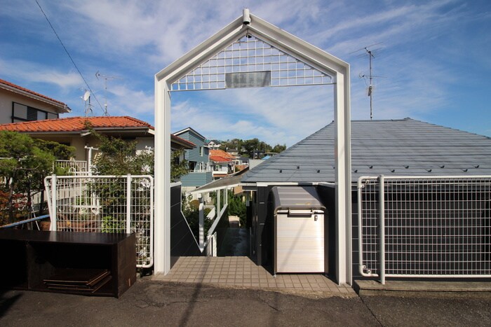 物件外観写真3　(エントランス部分)