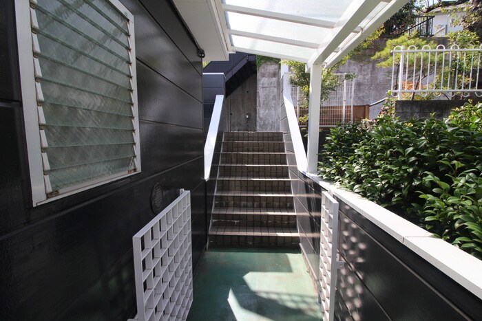 物件外観写真6　(エントランス部分)