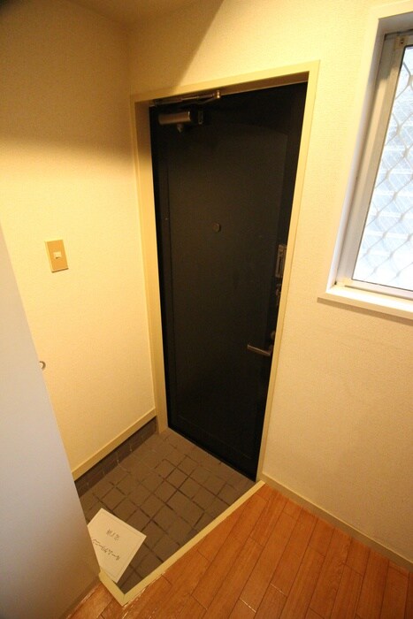 物件内観写真12　(玄関)
