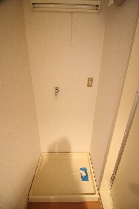 物件内観写真14　(洗濯機置場)