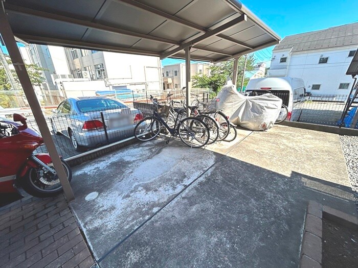 物件外観写真4　(駐輪場)