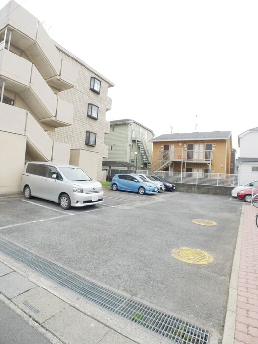 物件外観写真4　(駐車場)