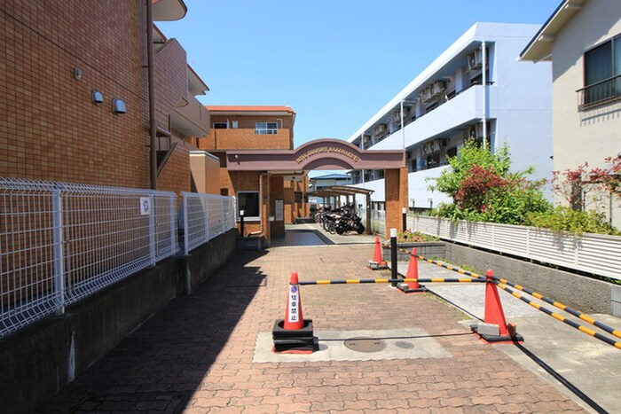 物件外観写真6　(エントランス部分)